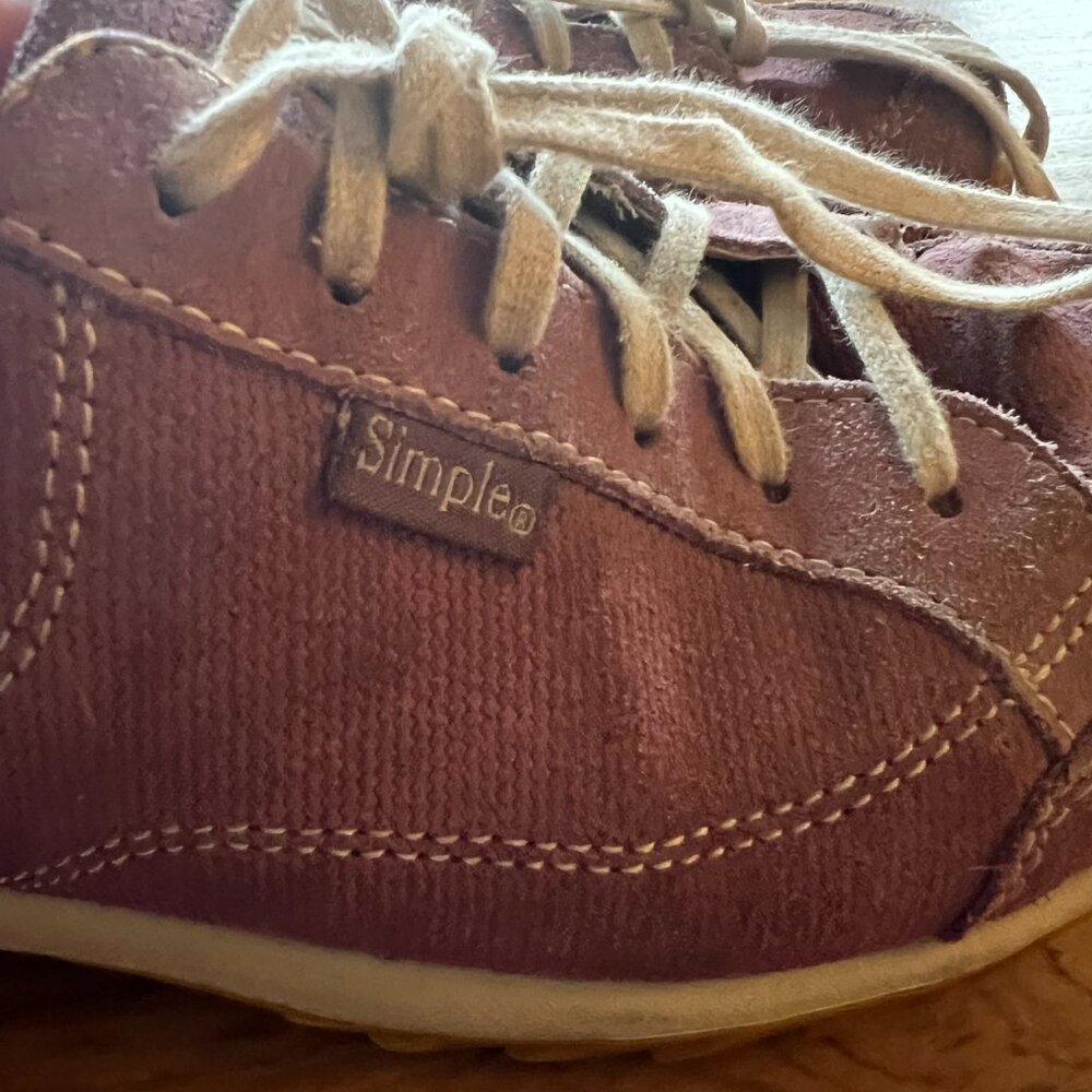 Simple Sneakers - Picture 3 of 7